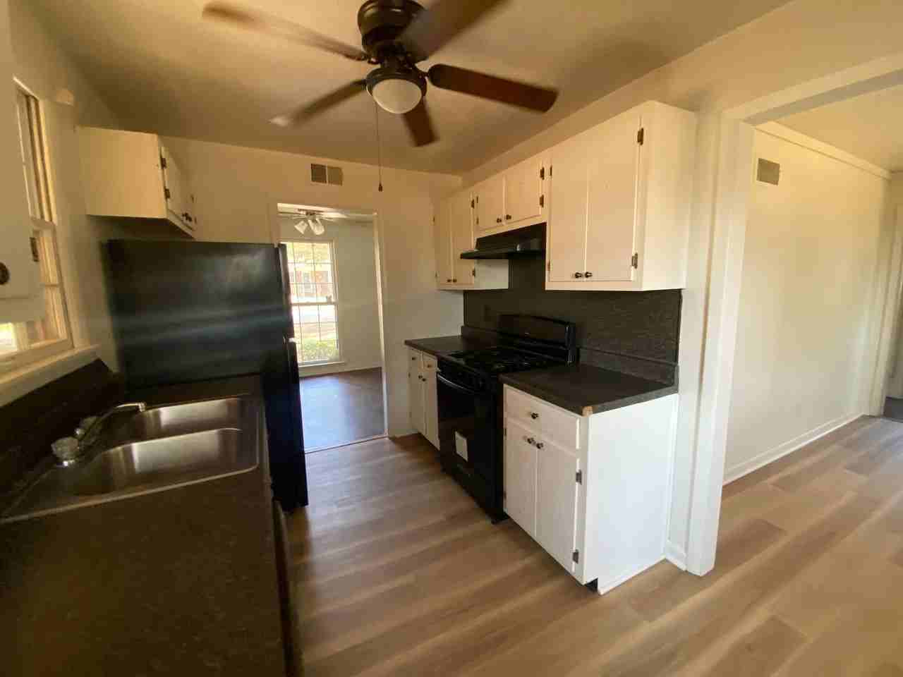 1202 Oakdale St - Photo 3 of 13