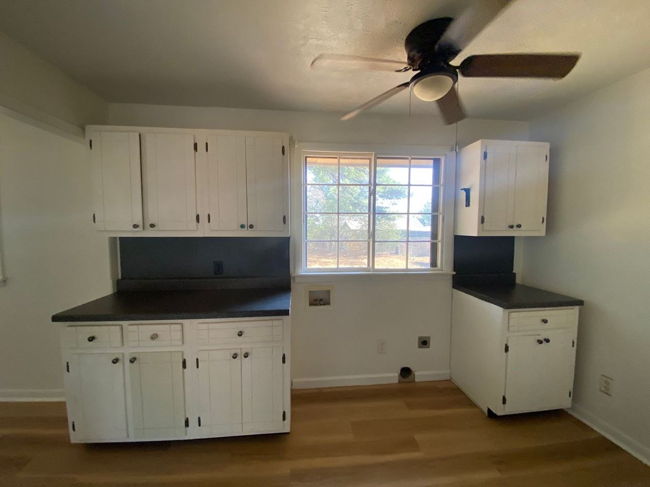 1202 Oakdale St - Photo 4 of 13