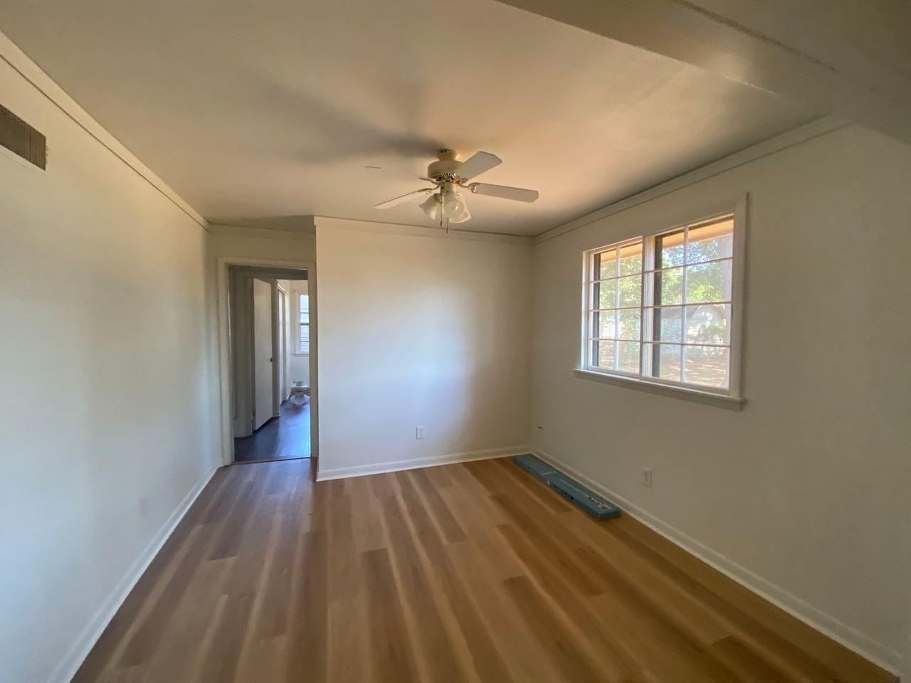 1202 Oakdale St - Photo 5 of 13