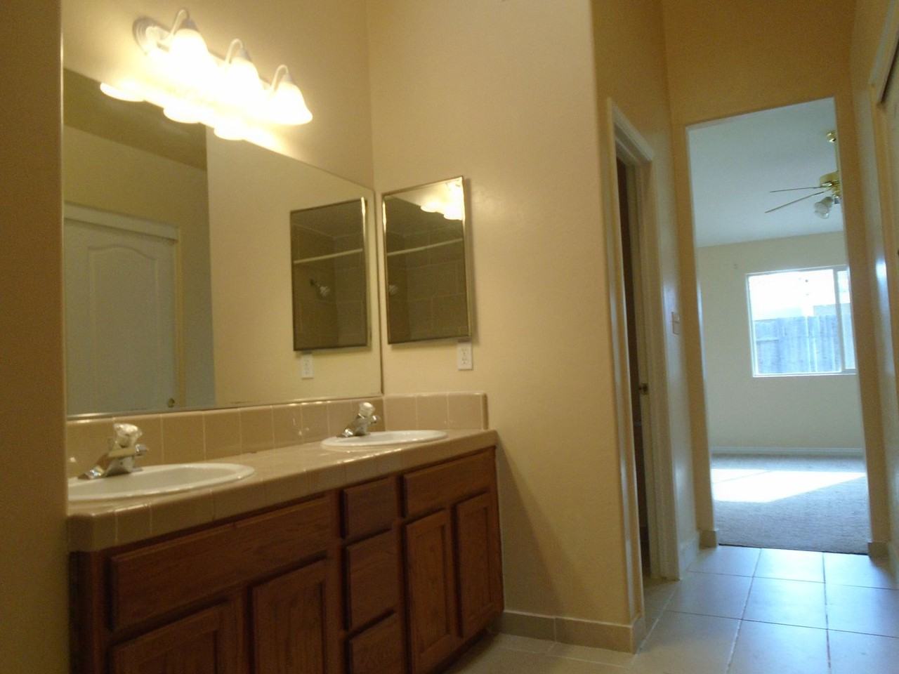 7015 Rogue River Dr - Photo 4 of 9