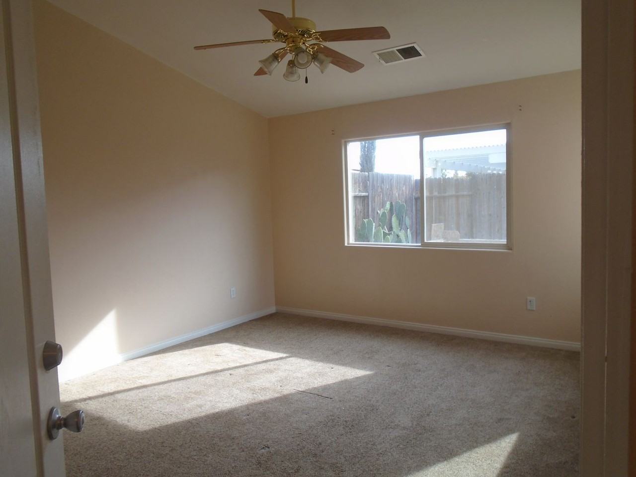 7015 Rogue River Dr - Photo 6 of 9