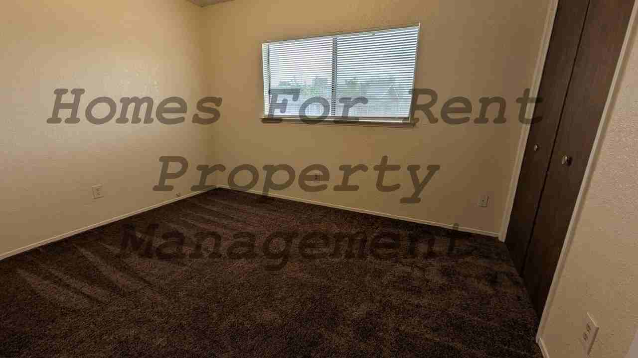 1051 W Thurman Ave - Photo 5 of 10