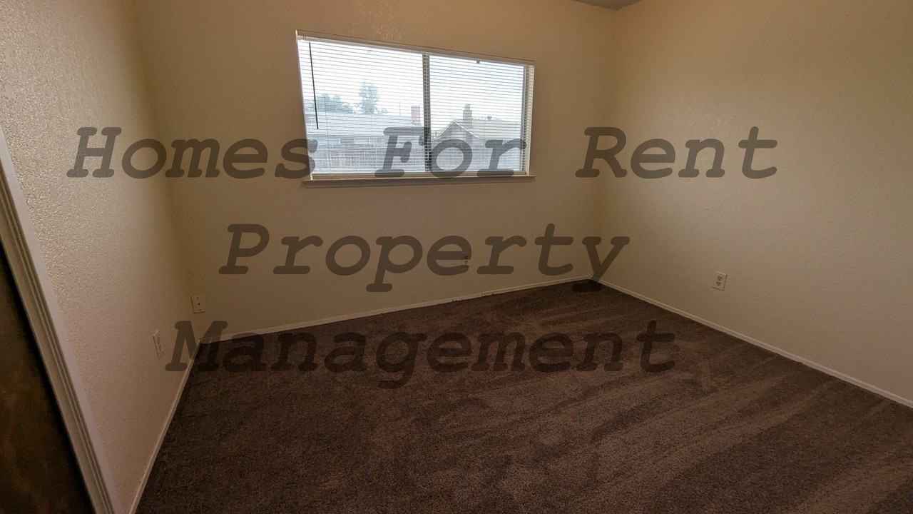 1051 W Thurman Ave - Photo 6 of 10