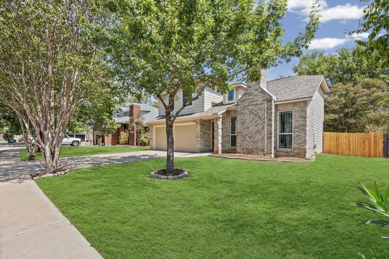 2502 Cynthia Ct - Photo 2 of 31