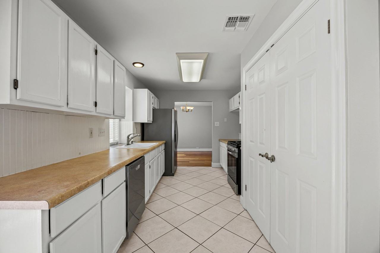 2502 Cynthia Ct - Photo 5 of 31