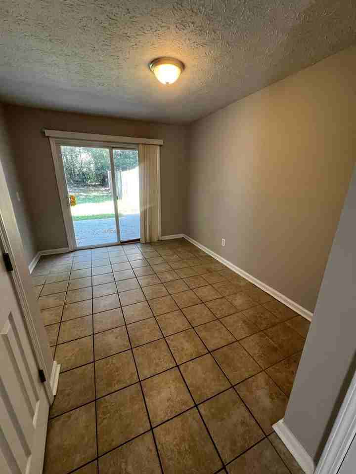 2708 Greystone Ct - Photo 6 of 13