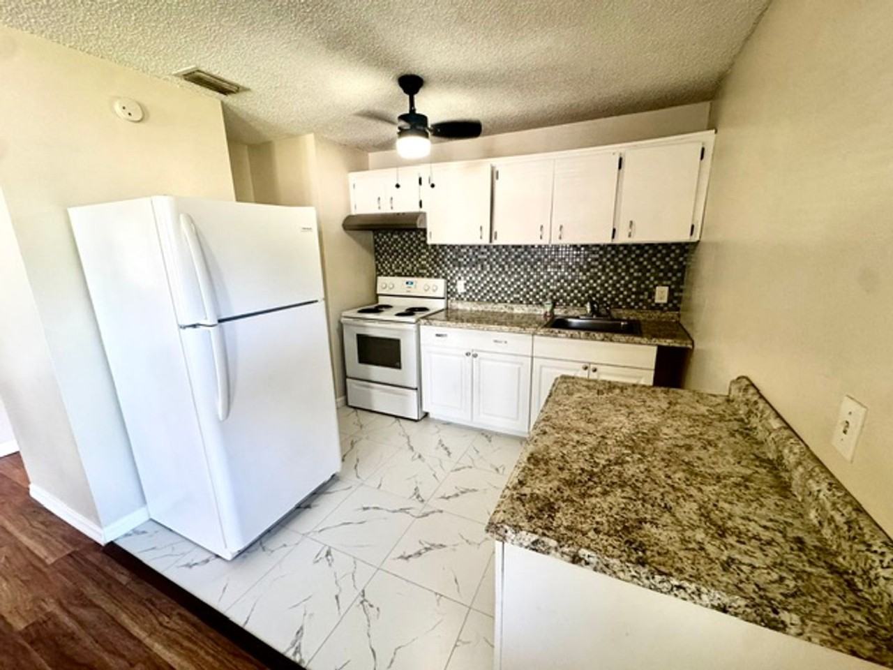 2305 E 23rd Ave - Photo 6 of 17