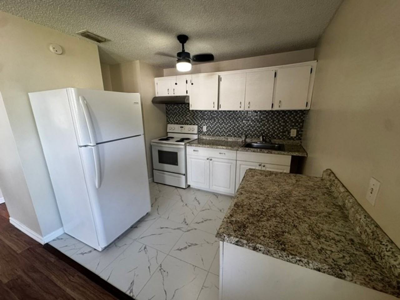2305 E 23rd Ave - Photo 7 of 17