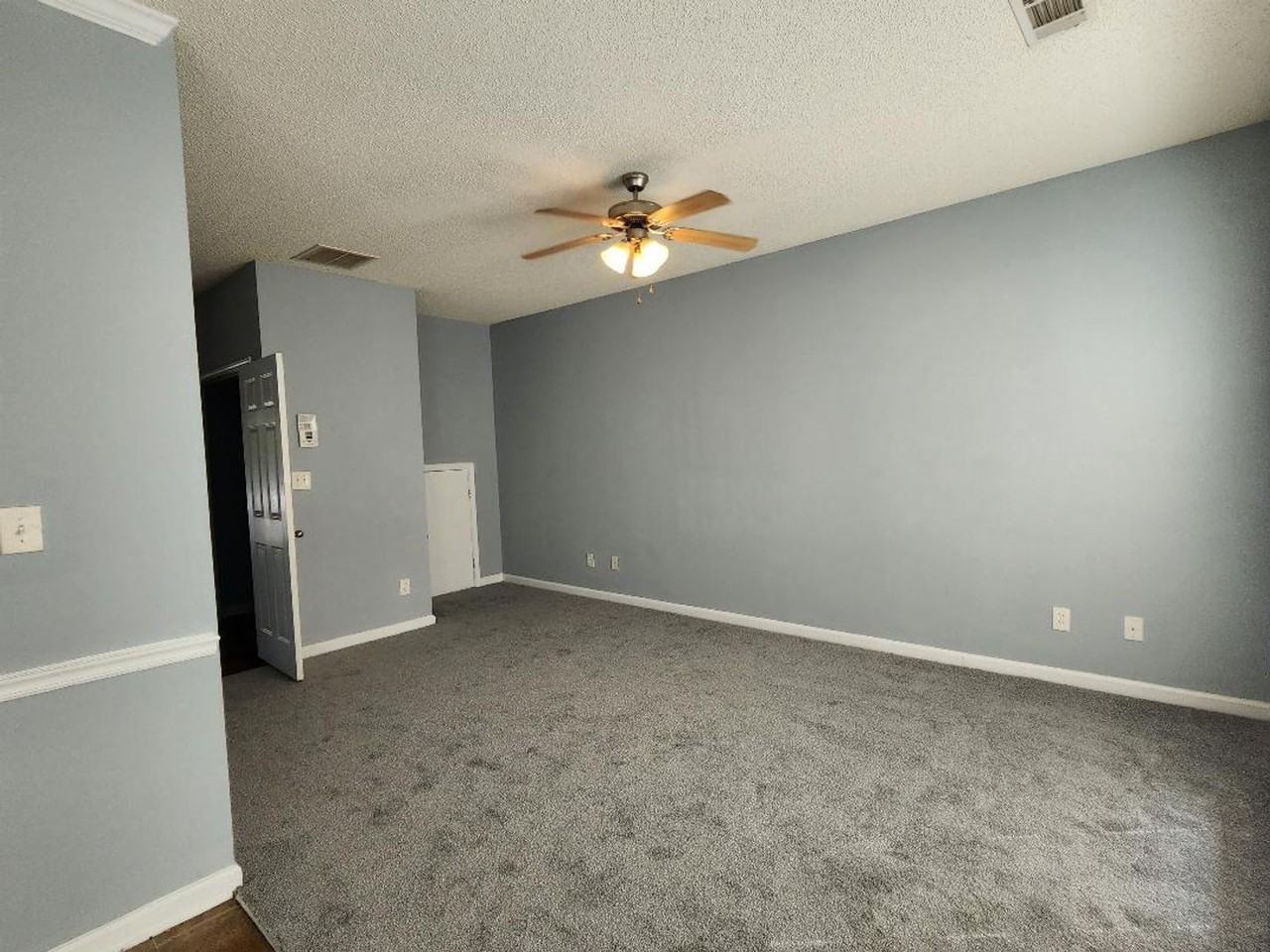 221 Shenandoah Dr - Photo 3 of 25
