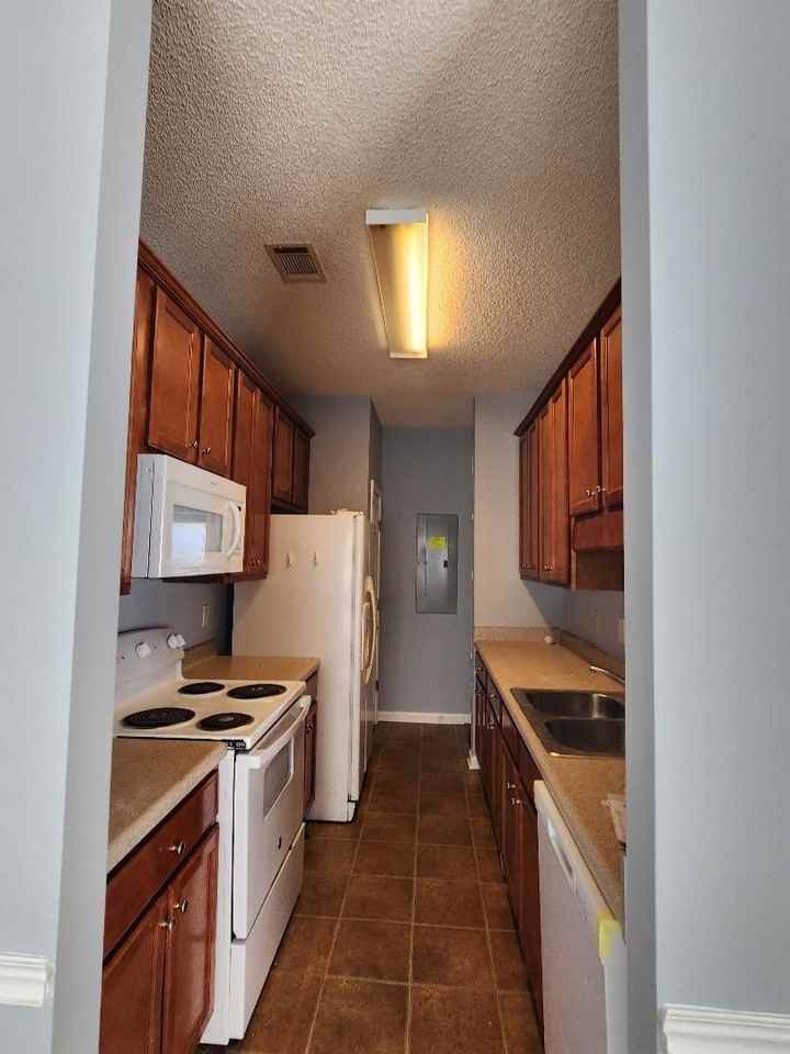221 Shenandoah Dr - Photo 6 of 25