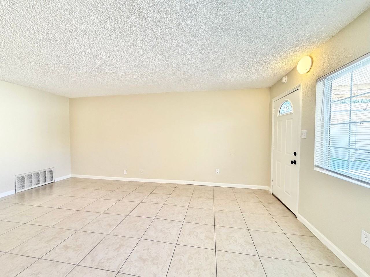 45828 Marshall St - Photo 2 of 16