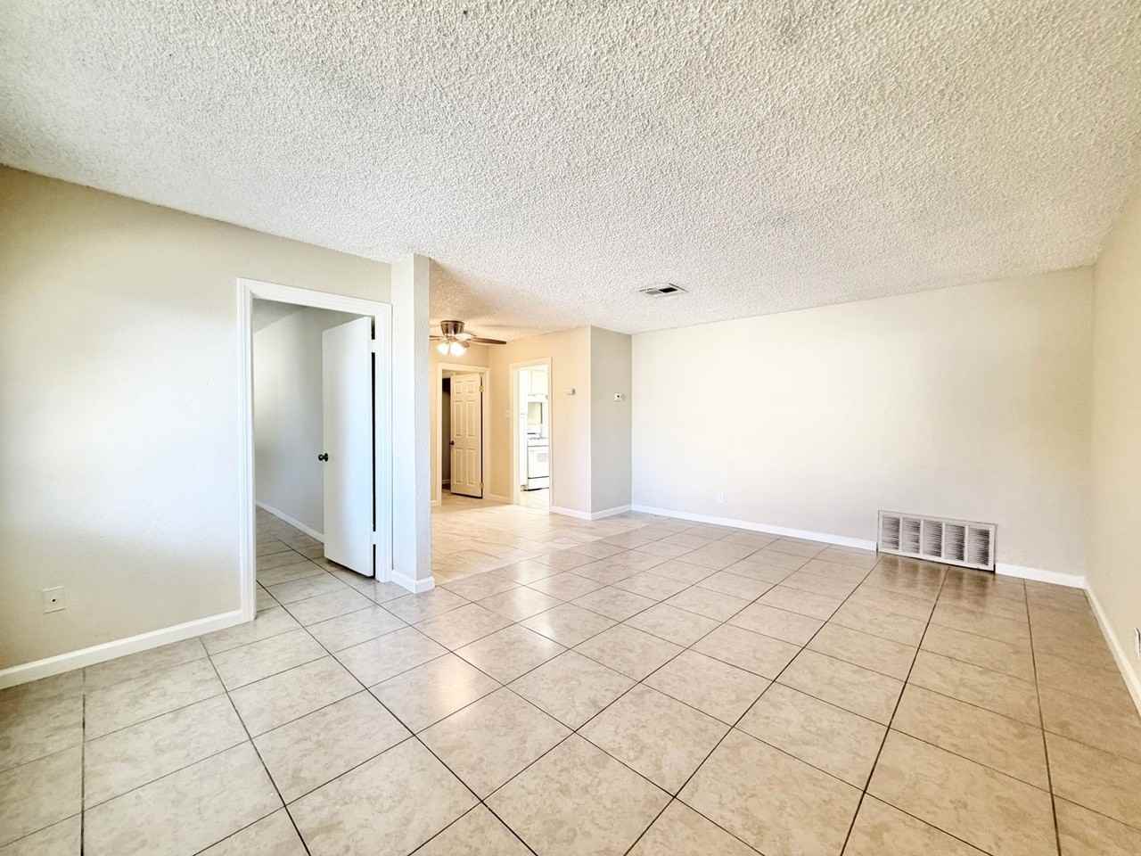 45828 Marshall St - Photo 3 of 16