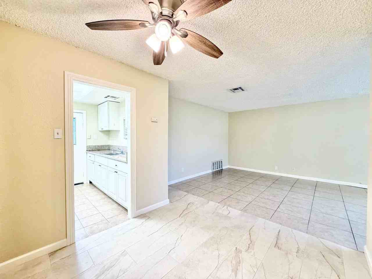 45828 Marshall St - Photo 4 of 16