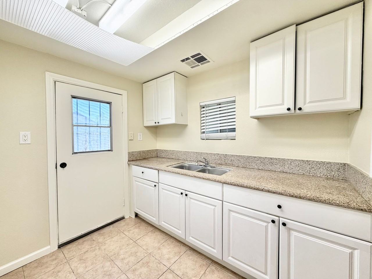 45828 Marshall St - Photo 6 of 16