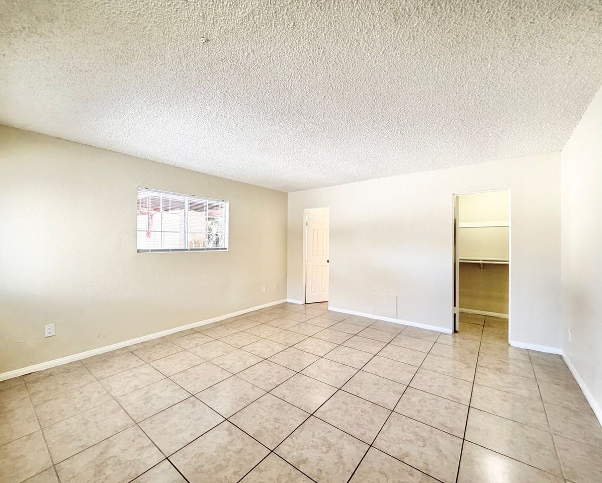 45828 Marshall St - Photo 7 of 16