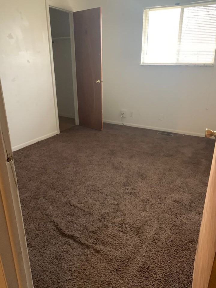 3894 S Randolph St - Photo 5 of 8