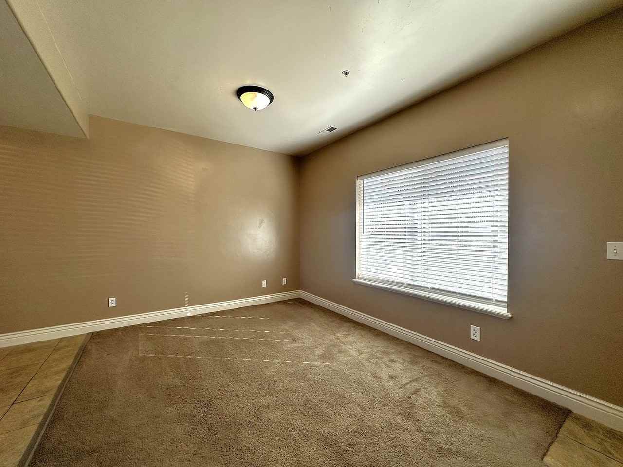 576 W 1045 N - Photo 3 of 25