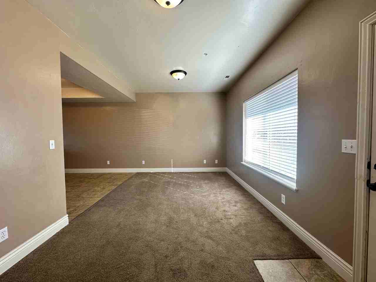 576 W 1045 N - Photo 4 of 25