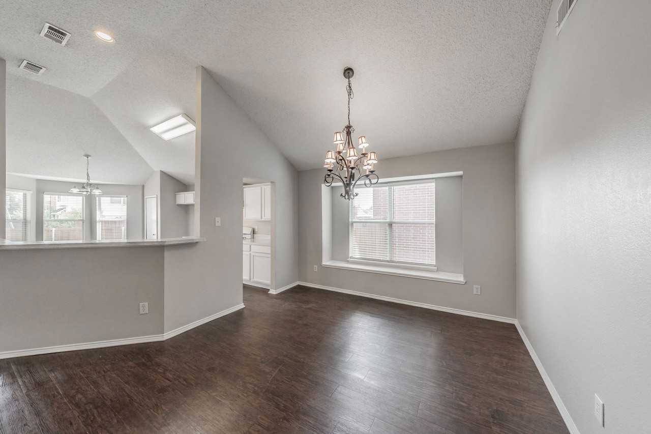 132 Brookshore Dr - Photo 5 of 43