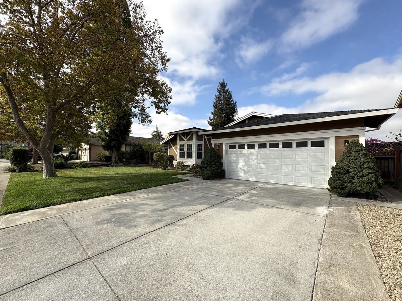 3532 Rollingside Dr - Photo 2 of 32