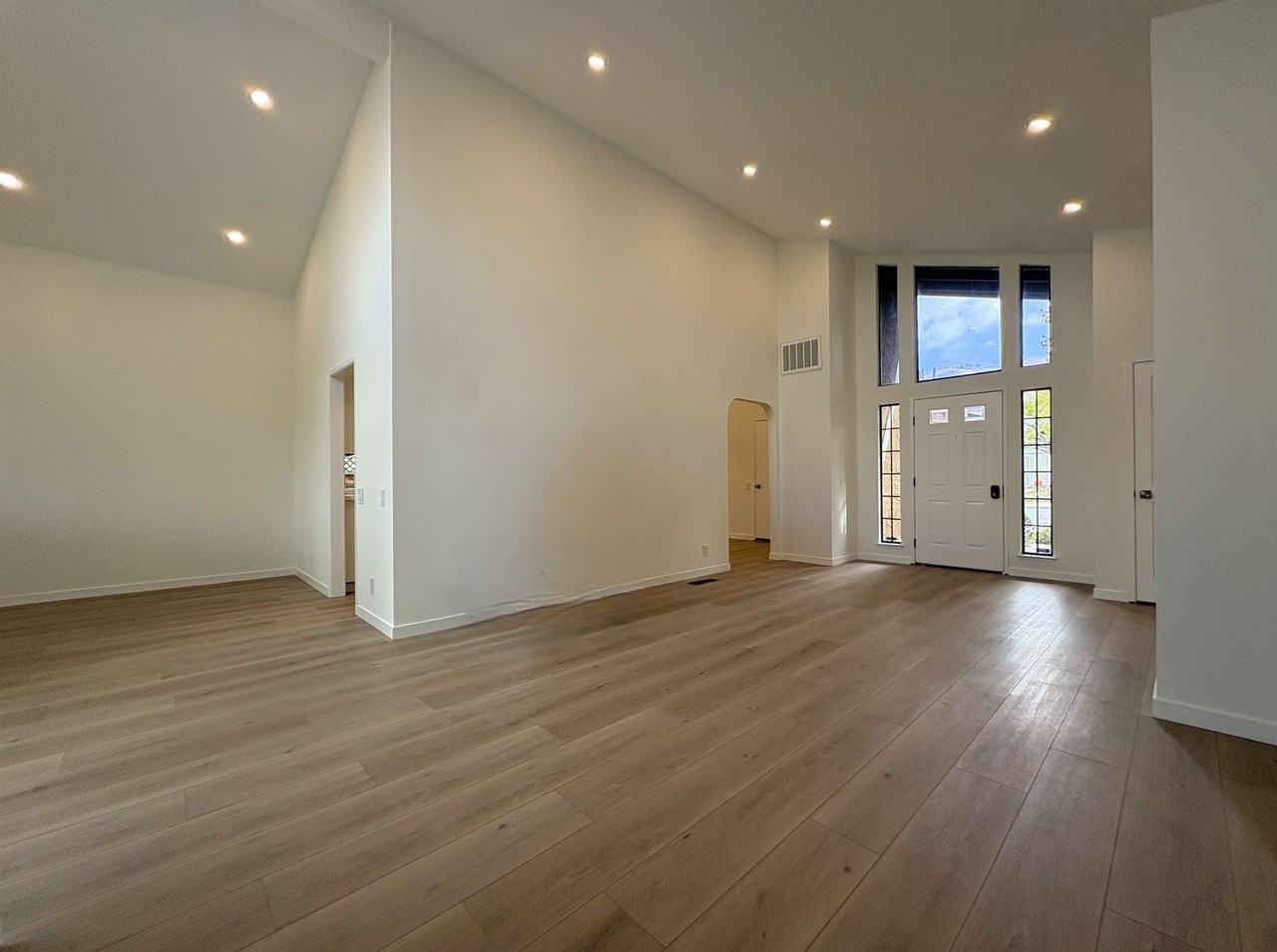 3532 Rollingside Dr - Photo 5 of 32