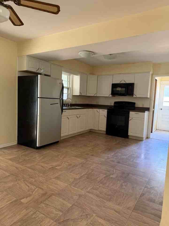 551 S Belcrest Ave - Photo 4 of 9