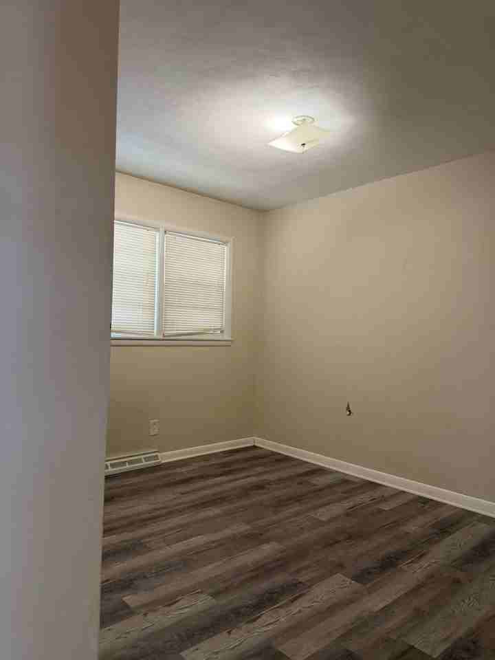 551 S Belcrest Ave - Photo 7 of 9