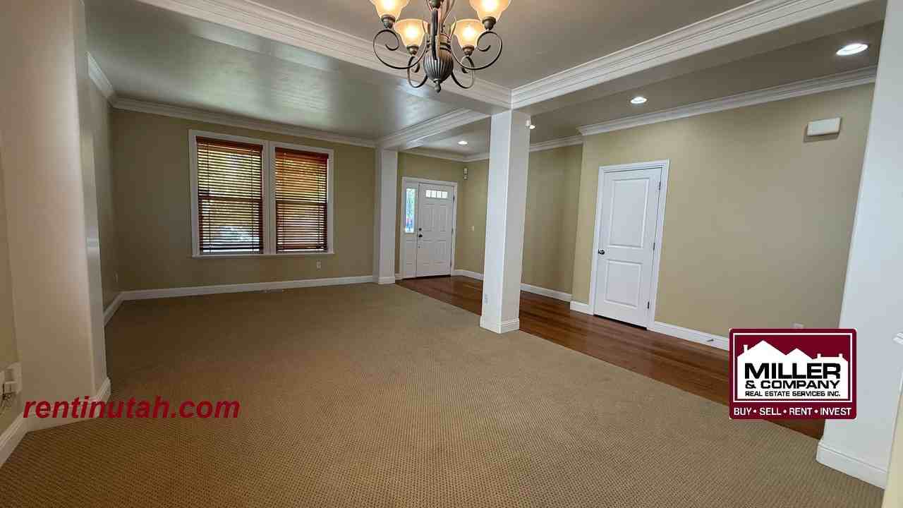 10234 S Eagle Cliff Way - Photo 4 of 31