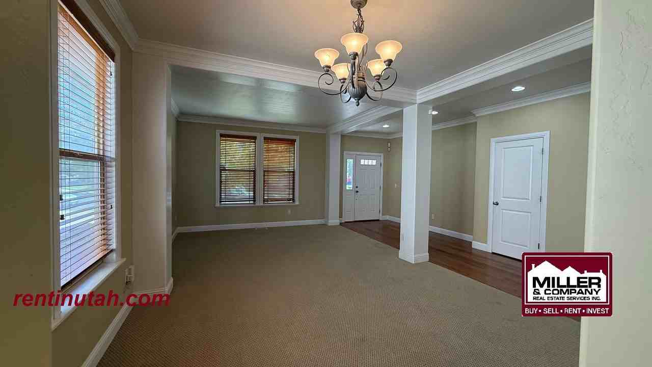 10234 S Eagle Cliff Way - Photo 5 of 31