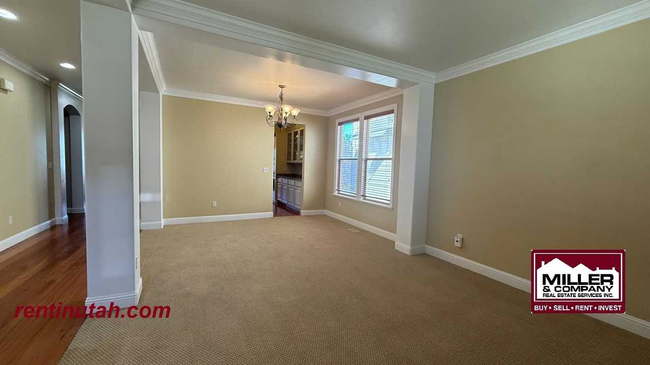 10234 S Eagle Cliff Way - Photo 6 of 31