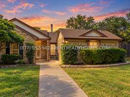 featured image of 450 Dollins St