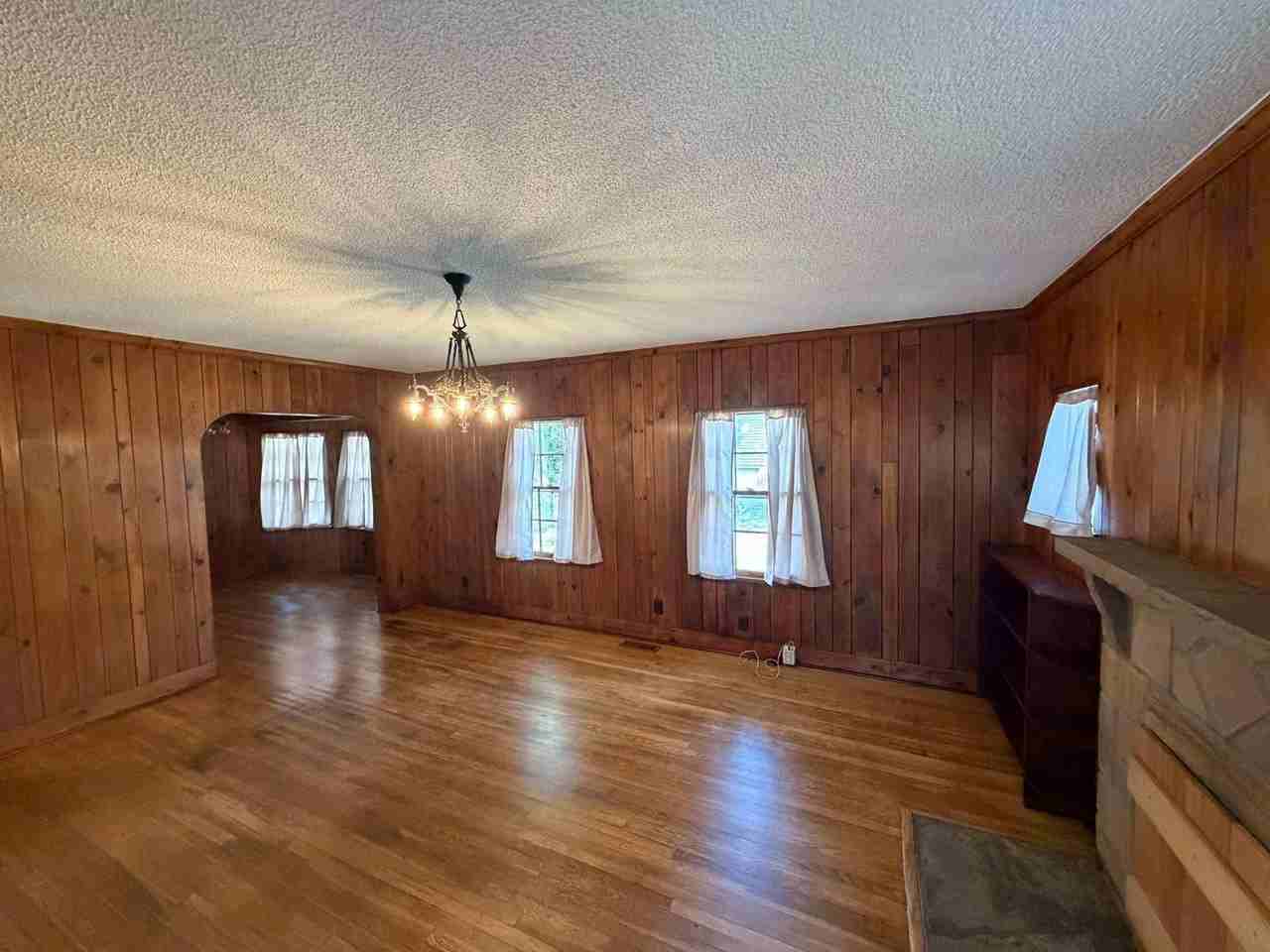611 Phillips Ave - Photo 3 of 15