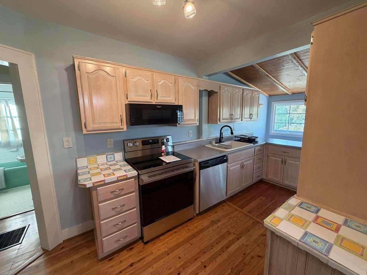 611 Phillips Ave - Photo 5 of 15