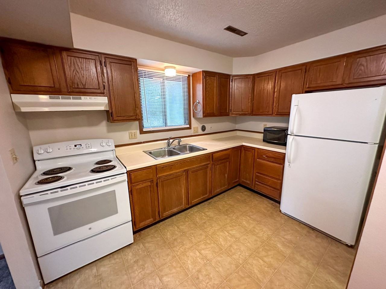 309 S Franklin Ave - Photo 4 of 12