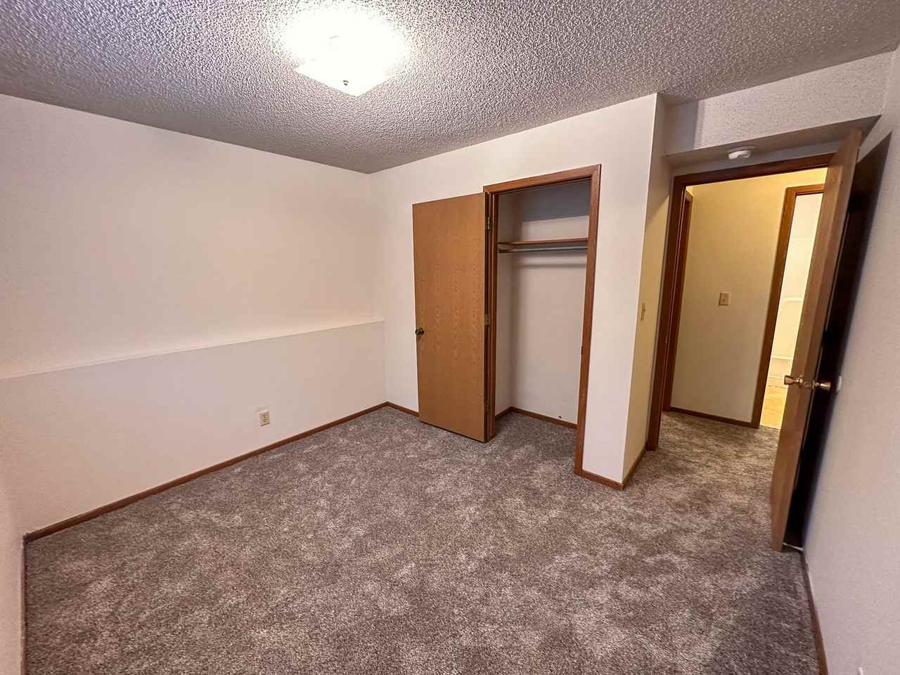 315 S Franklin Ave - Photo 7 of 12