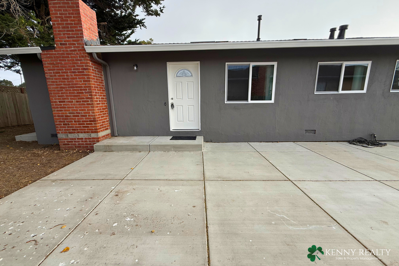 2490 Fleetwood Dr - Photo 4 of 26