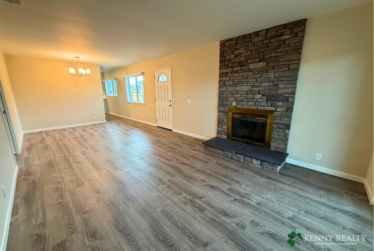 2490 Fleetwood Dr - Photo 5 of 26