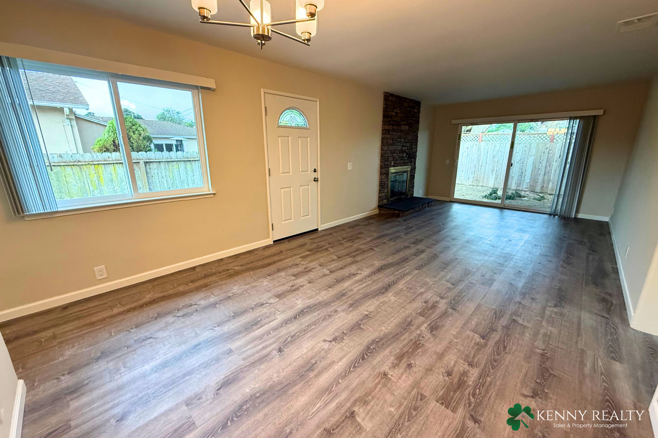 2490 Fleetwood Dr - Photo 6 of 26