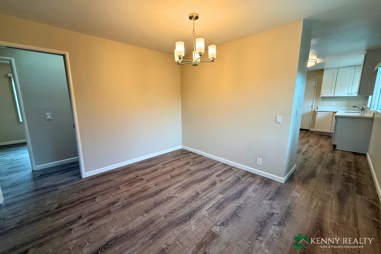 2490 Fleetwood Dr - Photo 7 of 26