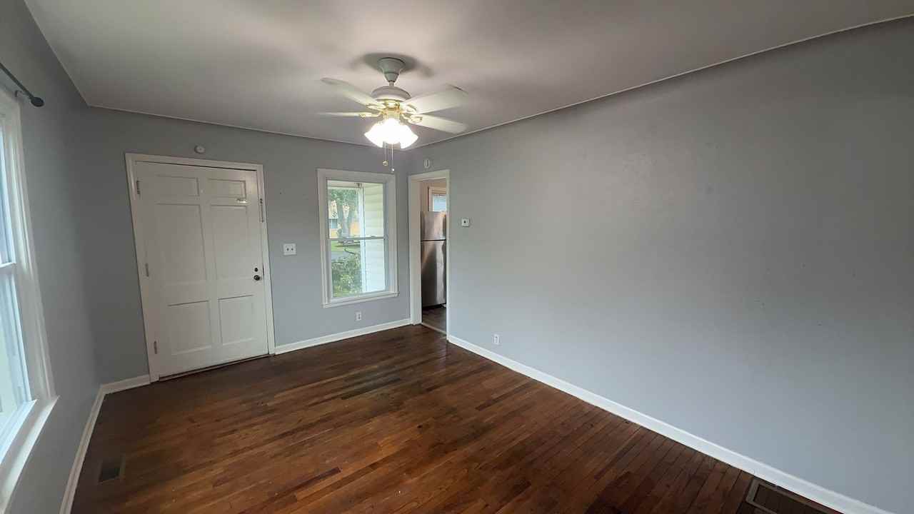 2723 Eldora Dr - Photo 3 of 18