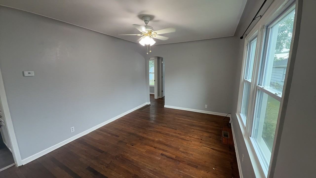 2723 Eldora Dr - Photo 5 of 18