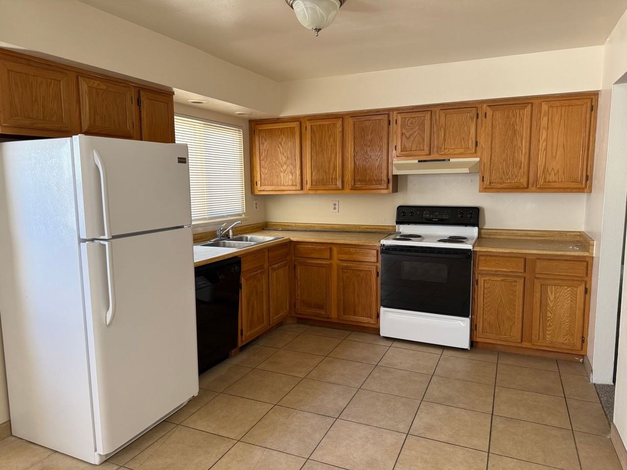 1404 Gretta St Ne - Photo 3 of 15