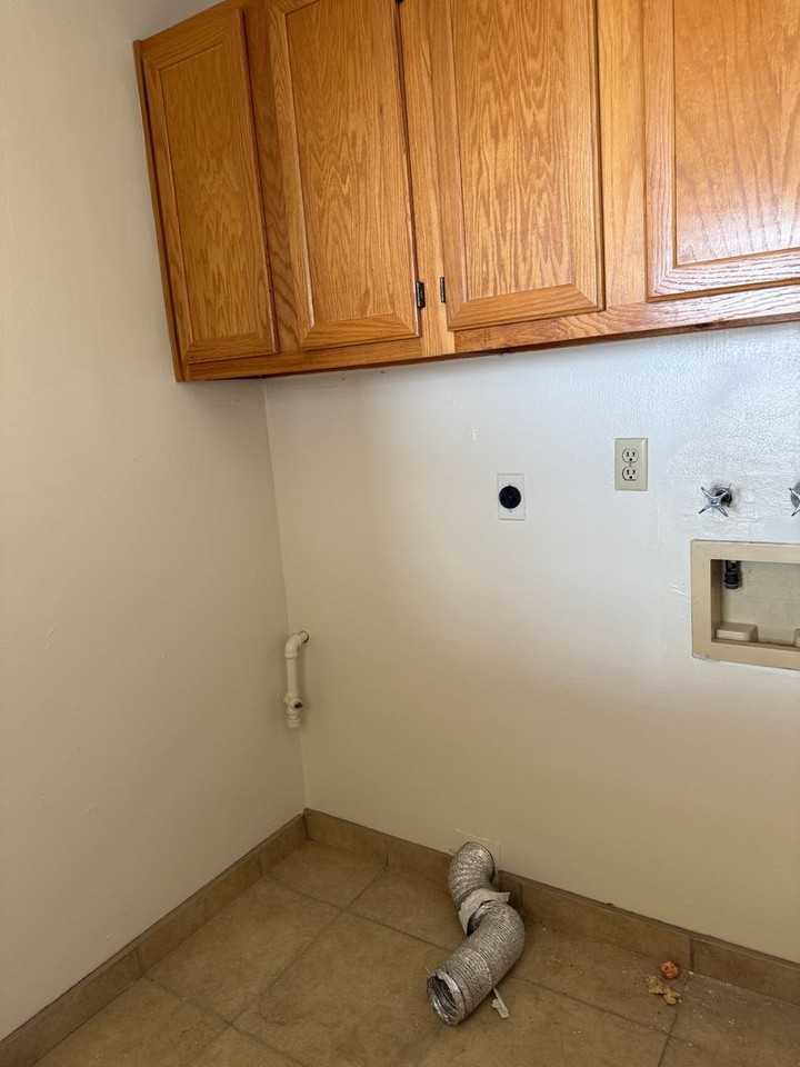 1404 Gretta St Ne - Photo 5 of 15