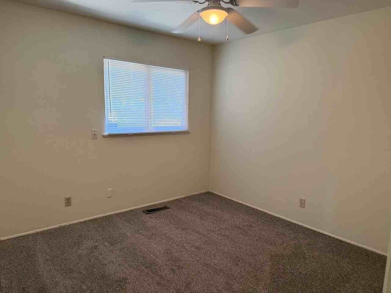 1404 Gretta St Ne - Photo 6 of 15