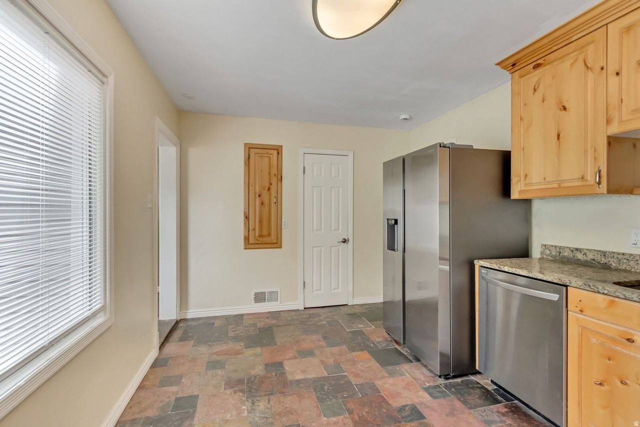 3135 S Valley St - Photo 6 of 20
