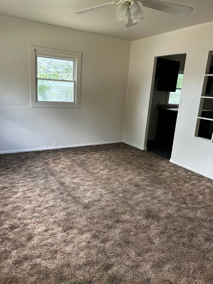 2410 Joan Ct - Photo 2 of 6