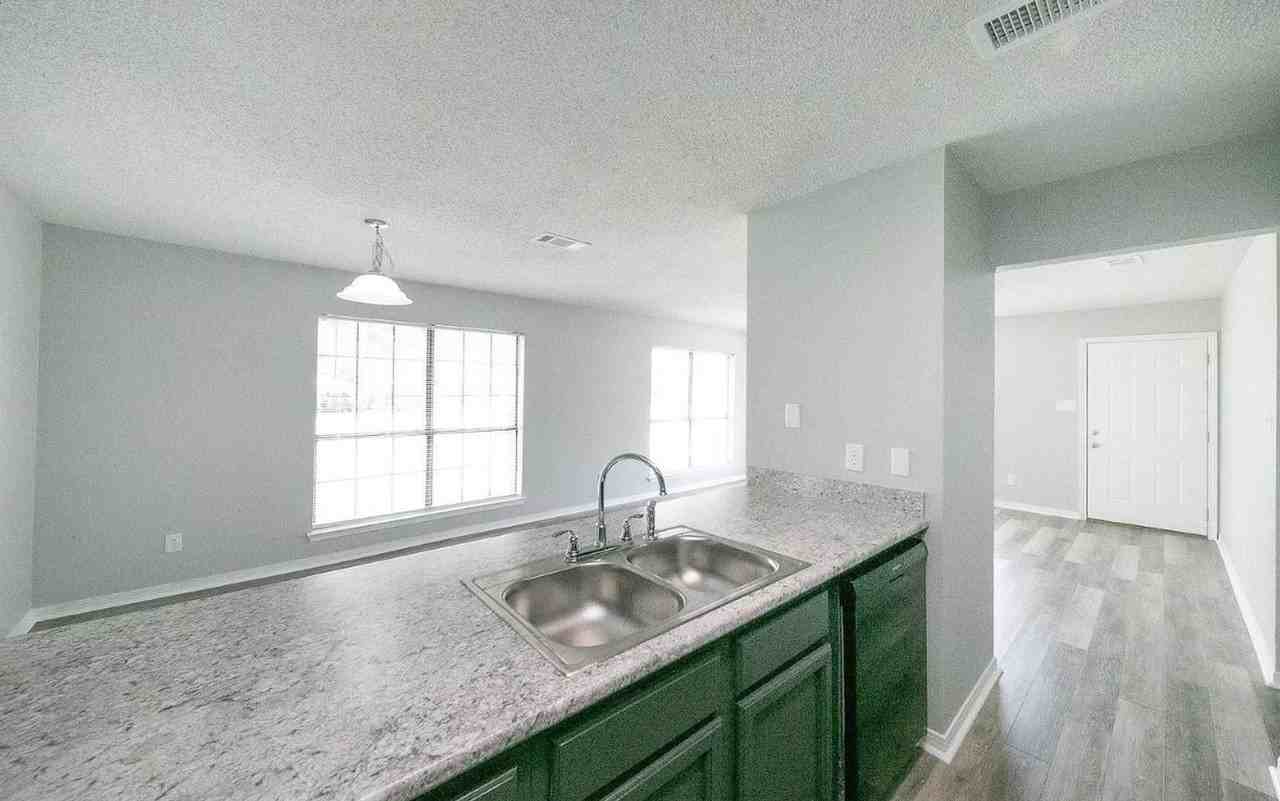 513 W Rose Ave - Photo 7 of 30