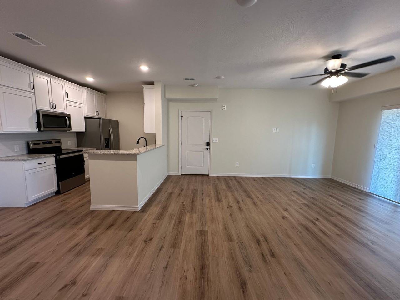 750 Windsor Ct #305 - Photo 2 of 12