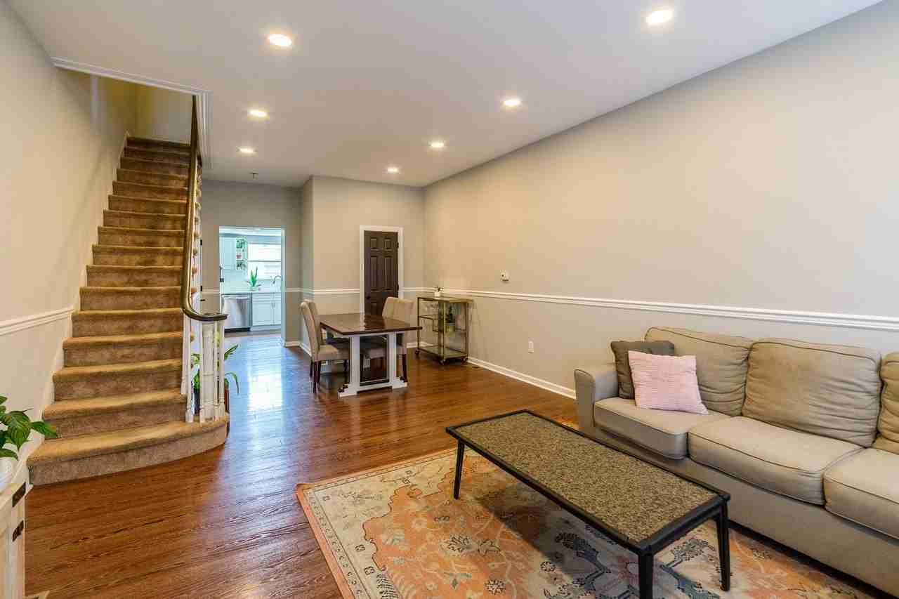 2627 E Thompson St - Photo 2 of 27