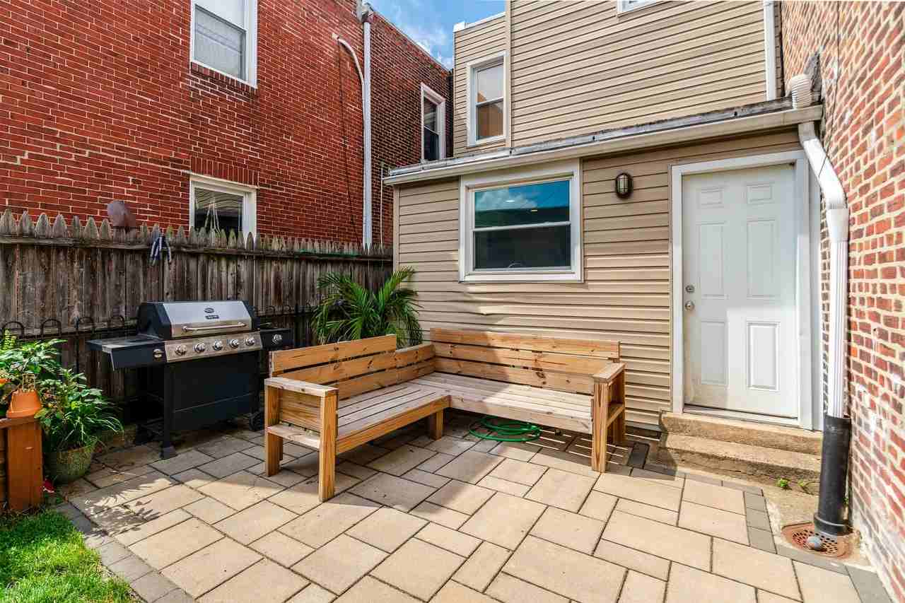 2627 E Thompson St - Photo 4 of 27